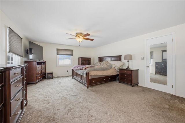 32523 Cambridge Drive, Warren, MI 48093