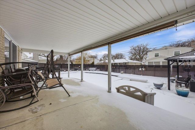 32523 Cambridge Drive, Warren, MI 48093