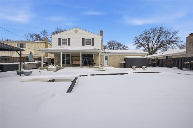 32523 Cambridge Drive, Warren, MI 48093