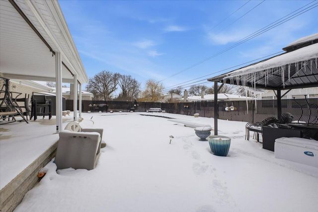 32523 Cambridge Drive, Warren, MI 48093