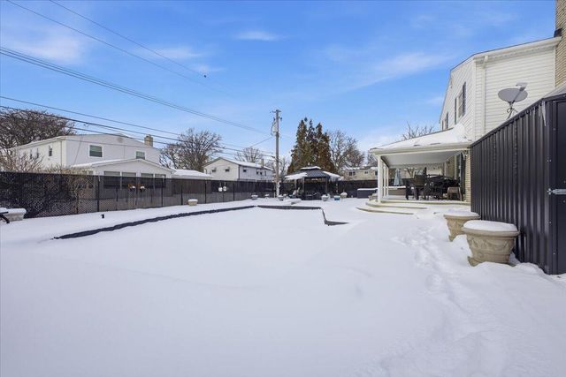 32523 Cambridge Drive, Warren, MI 48093