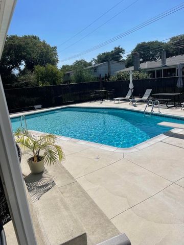 32523 Cambridge Drive, Warren, MI 48093