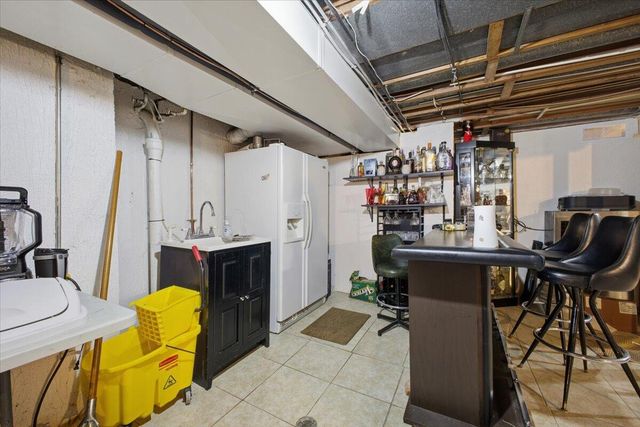 32523 Cambridge Drive, Warren, MI 48093