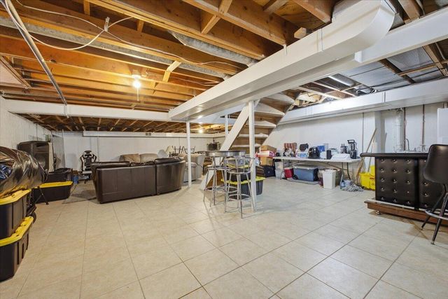 32523 Cambridge Drive, Warren, MI 48093