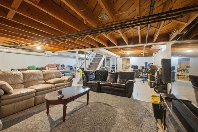 32523 Cambridge Drive, Warren, MI 48093