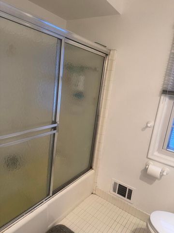 32523 Cambridge Drive, Warren, MI 48093