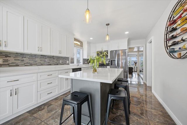 32523 Cambridge Drive, Warren, MI 48093