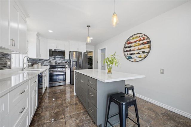 32523 Cambridge Drive, Warren, MI 48093