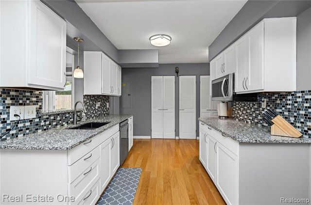 2262 Kohler Street, Waterford, MI 48329