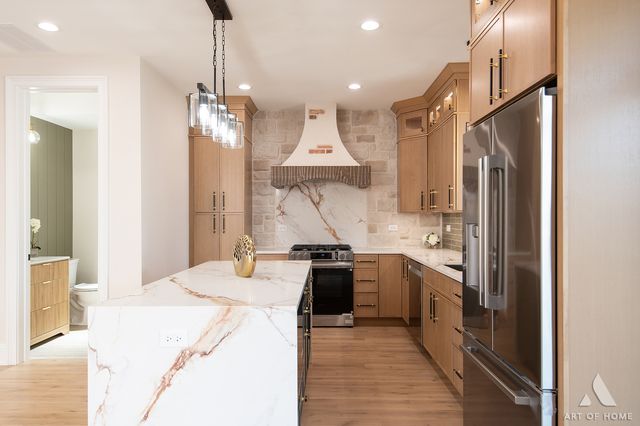 5814 S New England Avenue, Chicago, IL 60638