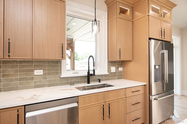 5814 S New England Avenue, Chicago, IL 60638