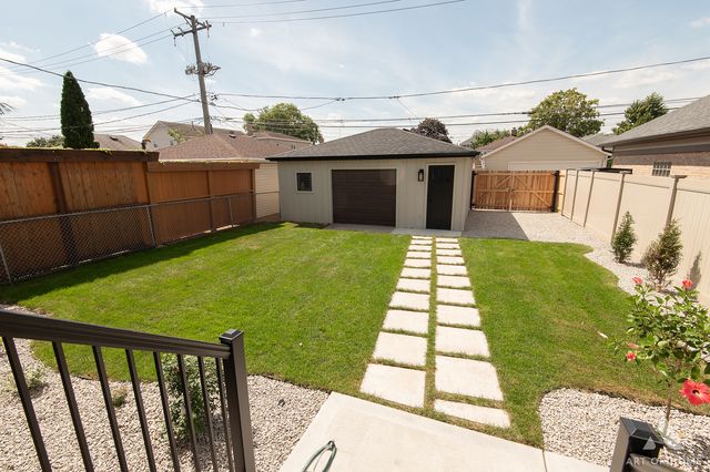 5814 S New England Avenue, Chicago, IL 60638