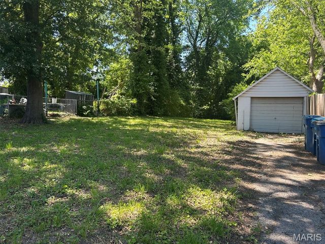 2945 Hilleman Avenue, St John, MO 63114