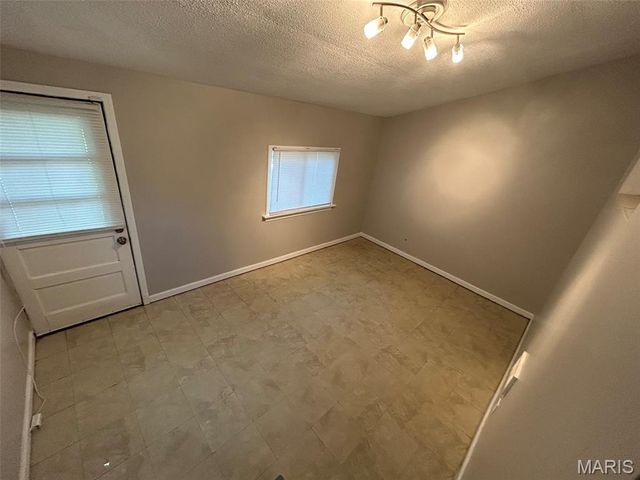 2945 Hilleman Avenue, St John, MO 63114