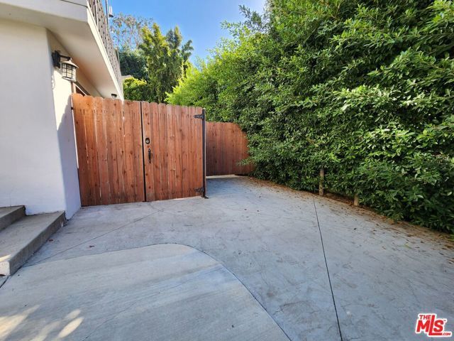2127 Vine Street, Los Angeles, CA 90068