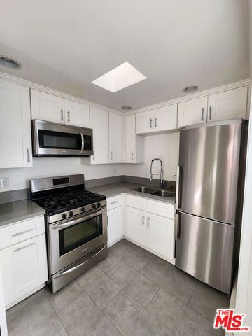 2127 Vine Street, Los Angeles, CA 90068