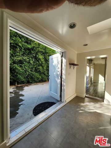 2127 Vine Street, Los Angeles, CA 90068