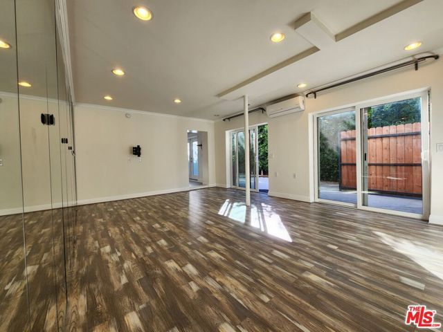 2127 Vine Street, Los Angeles, CA 90068