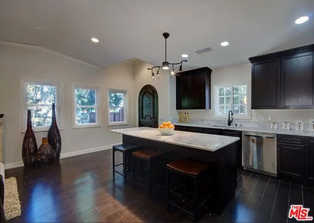 2127 Vine Street, Los Angeles, CA 90068