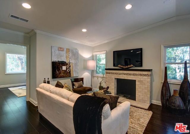 2127 Vine Street, Los Angeles, CA 90068
