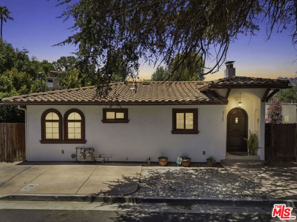 2127 Vine Street, Los Angeles, CA 90068