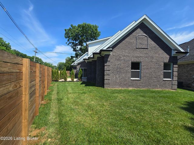 1100 Silvercrest Ln, Louisville, KY 40223