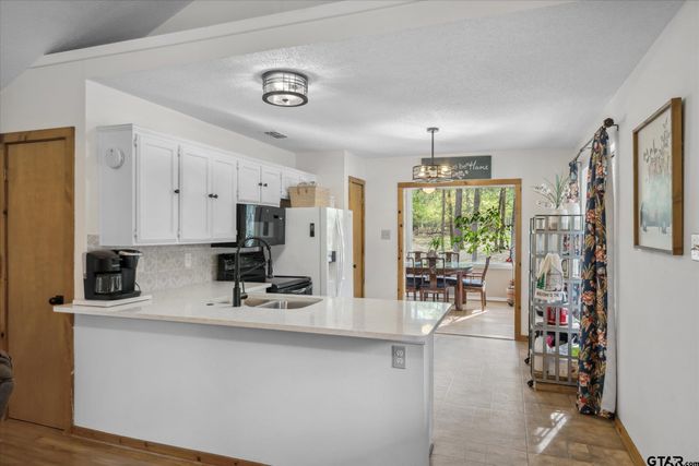 381 Knollwood Lane, Holly Lake Ranch, TX 75765