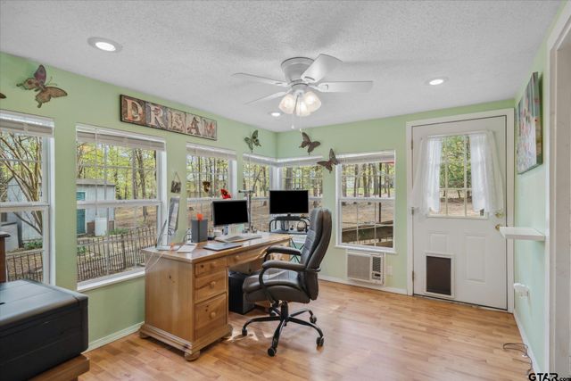 381 Knollwood Lane, Holly Lake Ranch, TX 75765