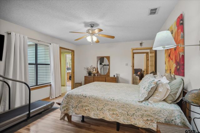 381 Knollwood Lane, Holly Lake Ranch, TX 75765