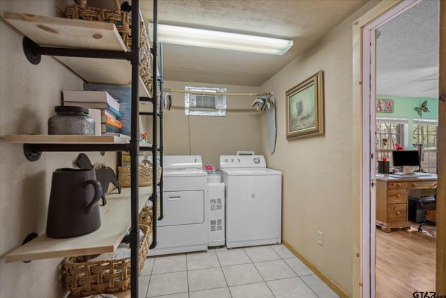 381 Knollwood Lane, Holly Lake Ranch, TX 75765