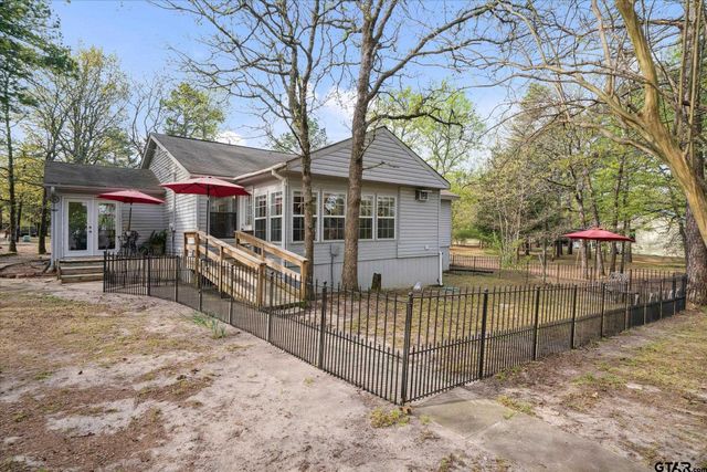 381 Knollwood Lane, Holly Lake Ranch, TX 75765