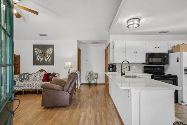 381 Knollwood Lane, Holly Lake Ranch, TX 75765