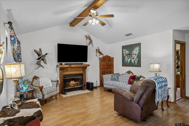 381 Knollwood Lane, Holly Lake Ranch, TX 75765