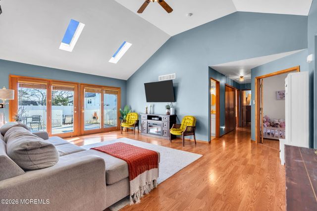 745 Surf Avenue, Beachwood, NJ 08722