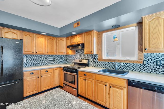 745 Surf Avenue, Beachwood, NJ 08722