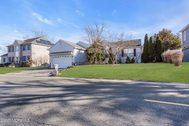 745 Surf Avenue, Beachwood, NJ 08722