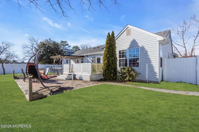 745 Surf Avenue, Beachwood, NJ 08722