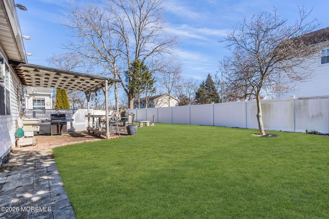 745 Surf Avenue, Beachwood, NJ 08722