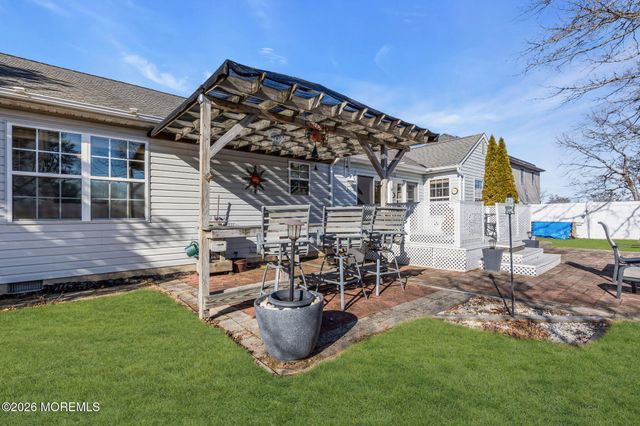 745 Surf Avenue, Beachwood, NJ 08722