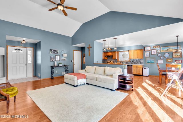 745 Surf Avenue, Beachwood, NJ 08722