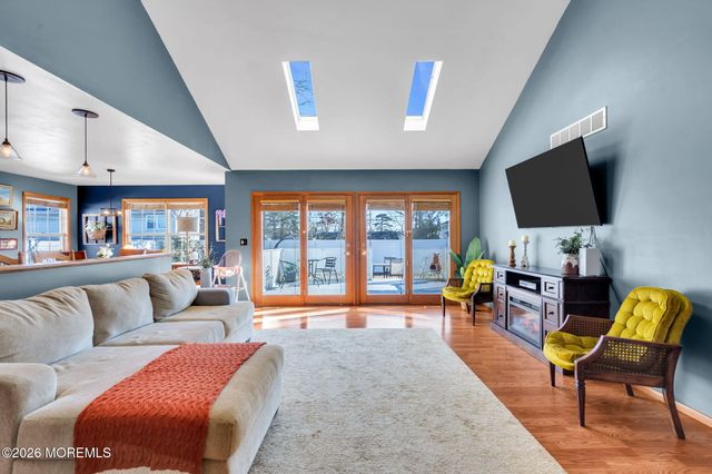 745 Surf Avenue, Beachwood, NJ 08722