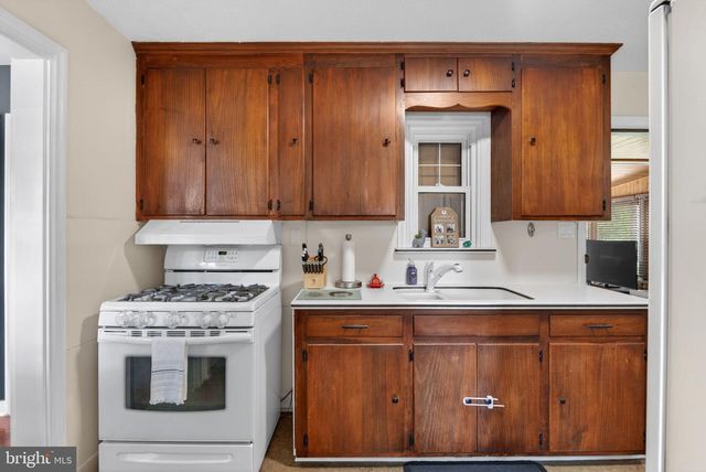 47 WABANK RD, Millersville, PA 17551