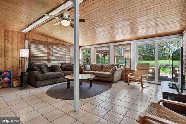 47 WABANK RD, Millersville, PA 17551