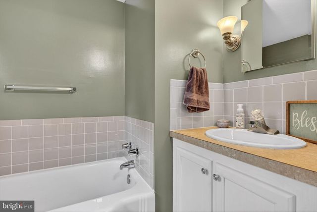 47 WABANK RD, Millersville, PA 17551