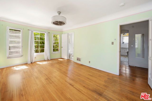 931 S Holt Avenue, Los Angeles, CA 90035
