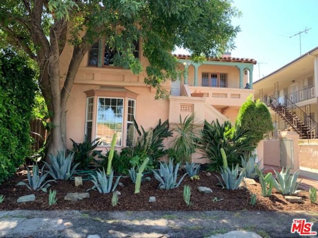 931 S Holt Avenue, Los Angeles, CA 90035