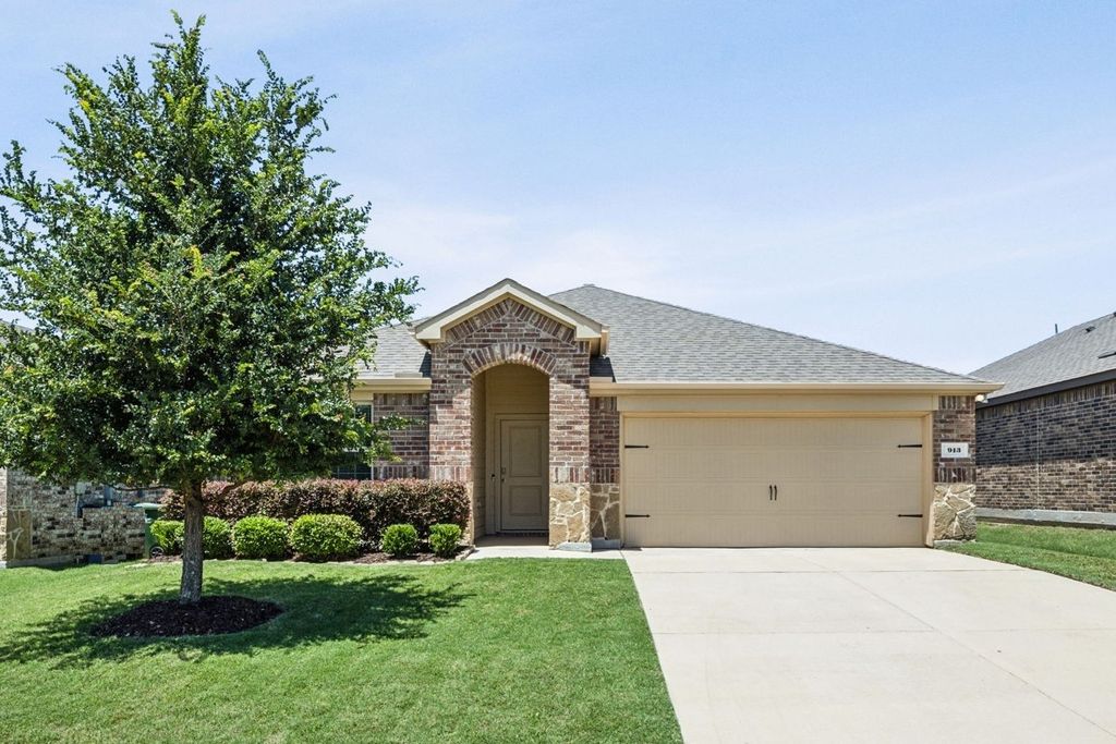 913 Alton Drive, Aubrey, TX 76227