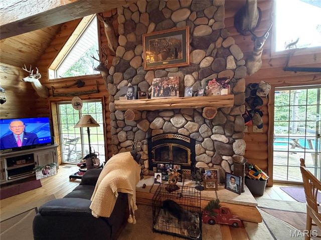 10231 Old 8 D, Mineral Point, MO 63660