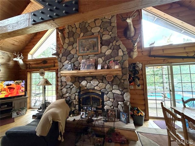 10231 Old 8 D, Mineral Point, MO 63660