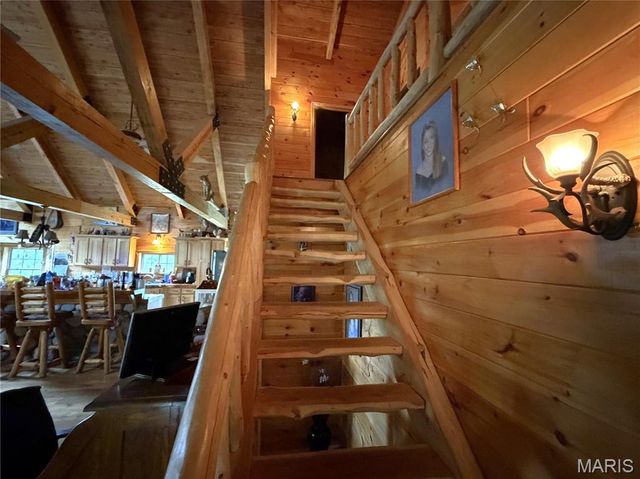 10231 Old 8 D, Mineral Point, MO 63660
